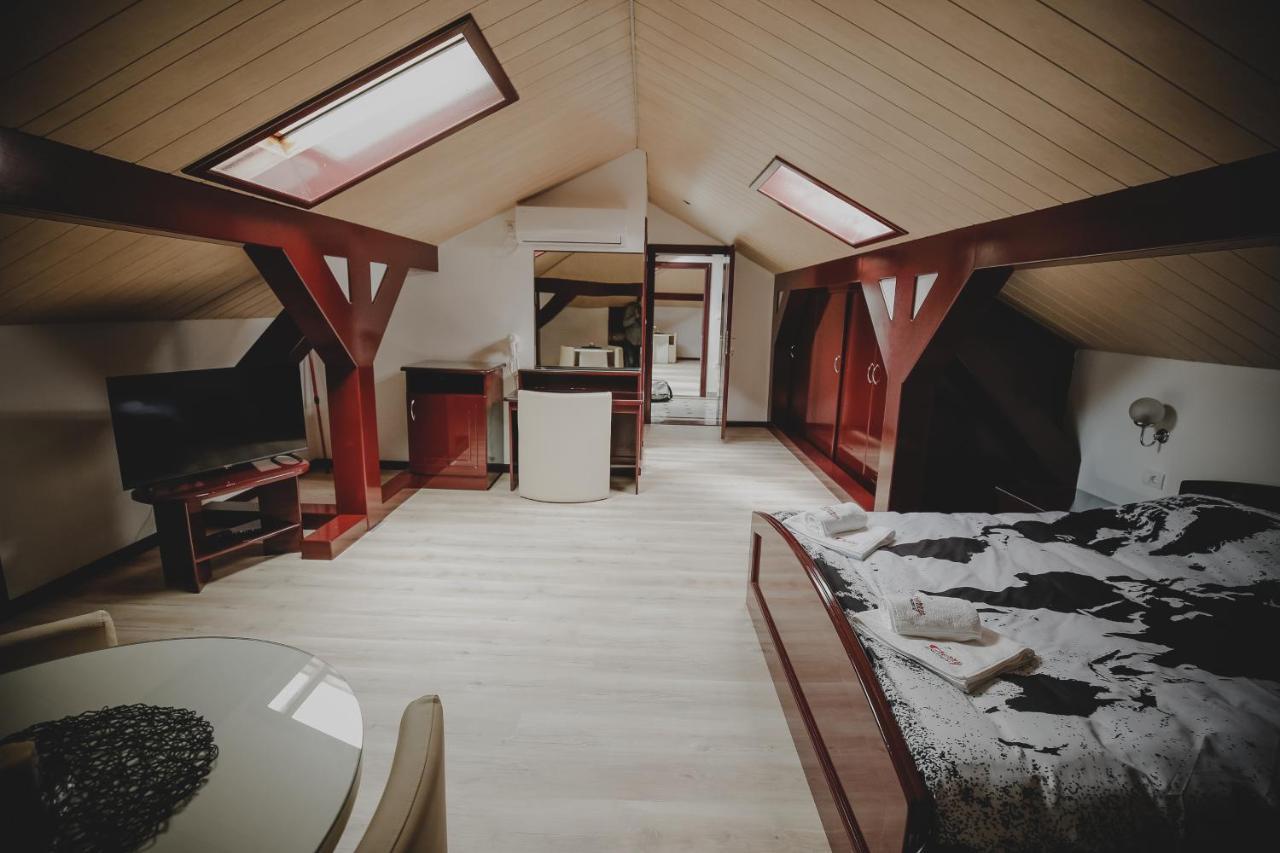 Cherry Apartmani Gornji Milanovac Buitenkant foto